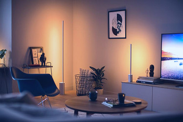 The latest Philips Hue lighting kits bring color to your walls | Engadget